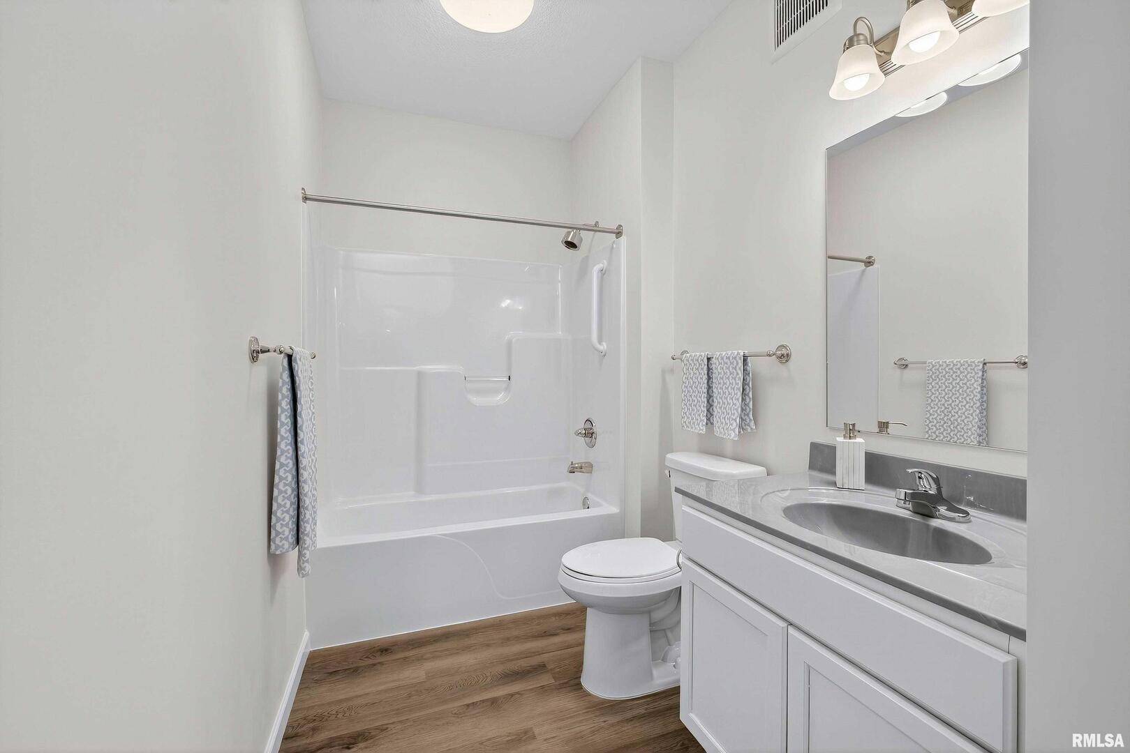 2592-202 Middle Road, Unit 202 Bettendorf, IA 52722 - Photo 24 of 45