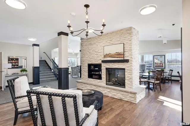 $197,100 | 2592-202 Middle Road, Unit 202, Bettendorf, IA 52722