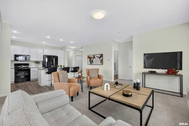 $197,100 | 2592-202 Middle Road, Unit 202, Bettendorf, IA 52722