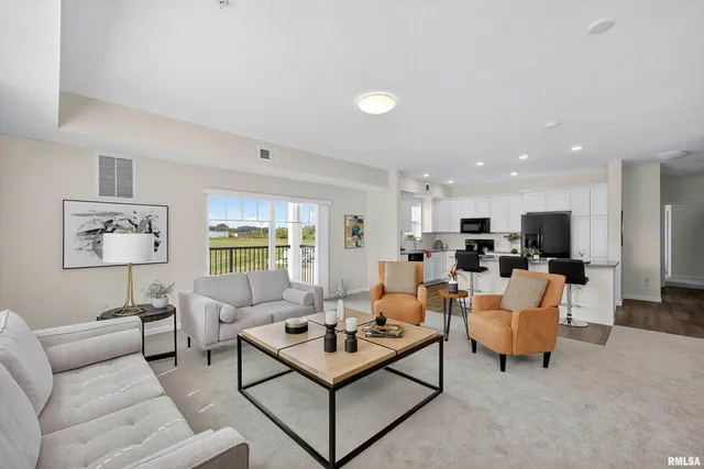 $197,100 | 2592-202 Middle Road, Unit 202, Bettendorf, IA 52722