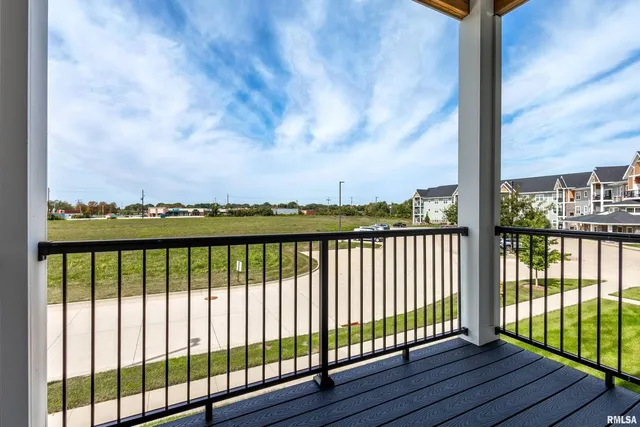 $197,100 | 2592-202 Middle Road, Unit 202, Bettendorf, IA 52722