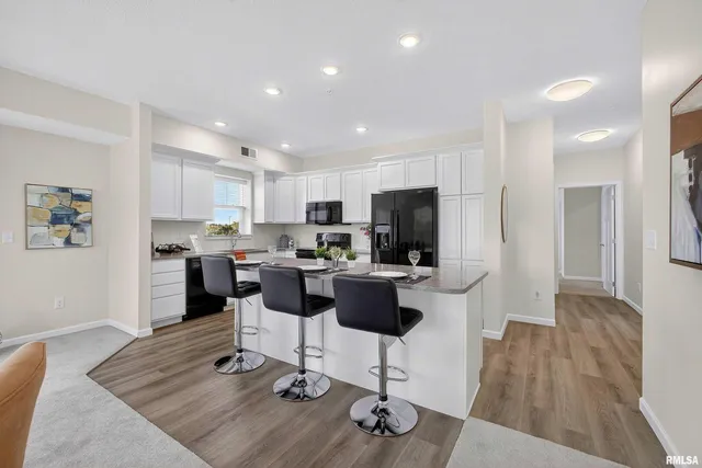 $197,100 | 2592-202 Middle Road, Unit 202, Bettendorf, IA 52722