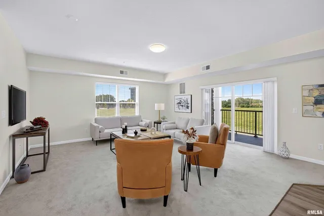 $197,100 | 2592-202 Middle Road, Unit 202, Bettendorf, IA 52722