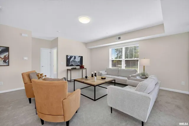 $197,100 | 2592-202 Middle Road, Unit 202, Bettendorf, IA 52722