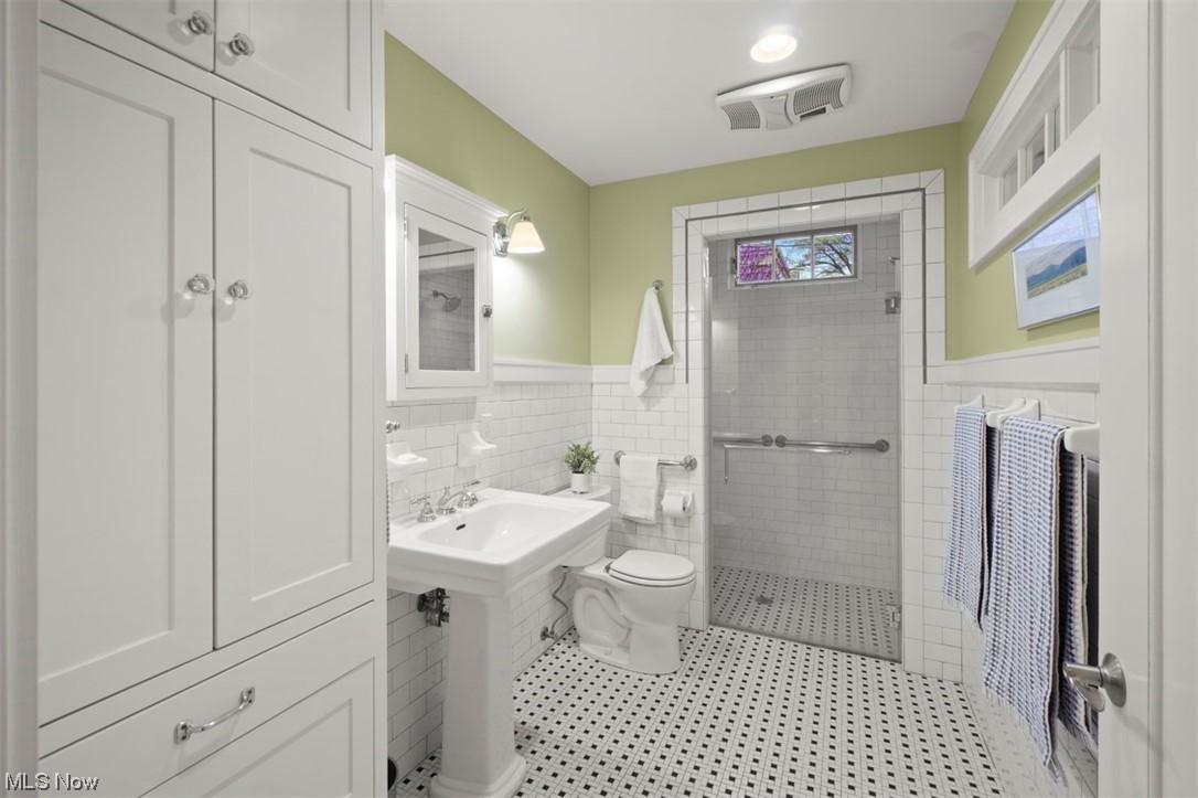 3162 Huntington Road Cleveland, OH 44120 - Photo 21 of 35 Gallery Image 21