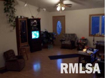 728 Batteau Road Elkville, IL 62932 - Photo 5 of 6 Gallery Image 5