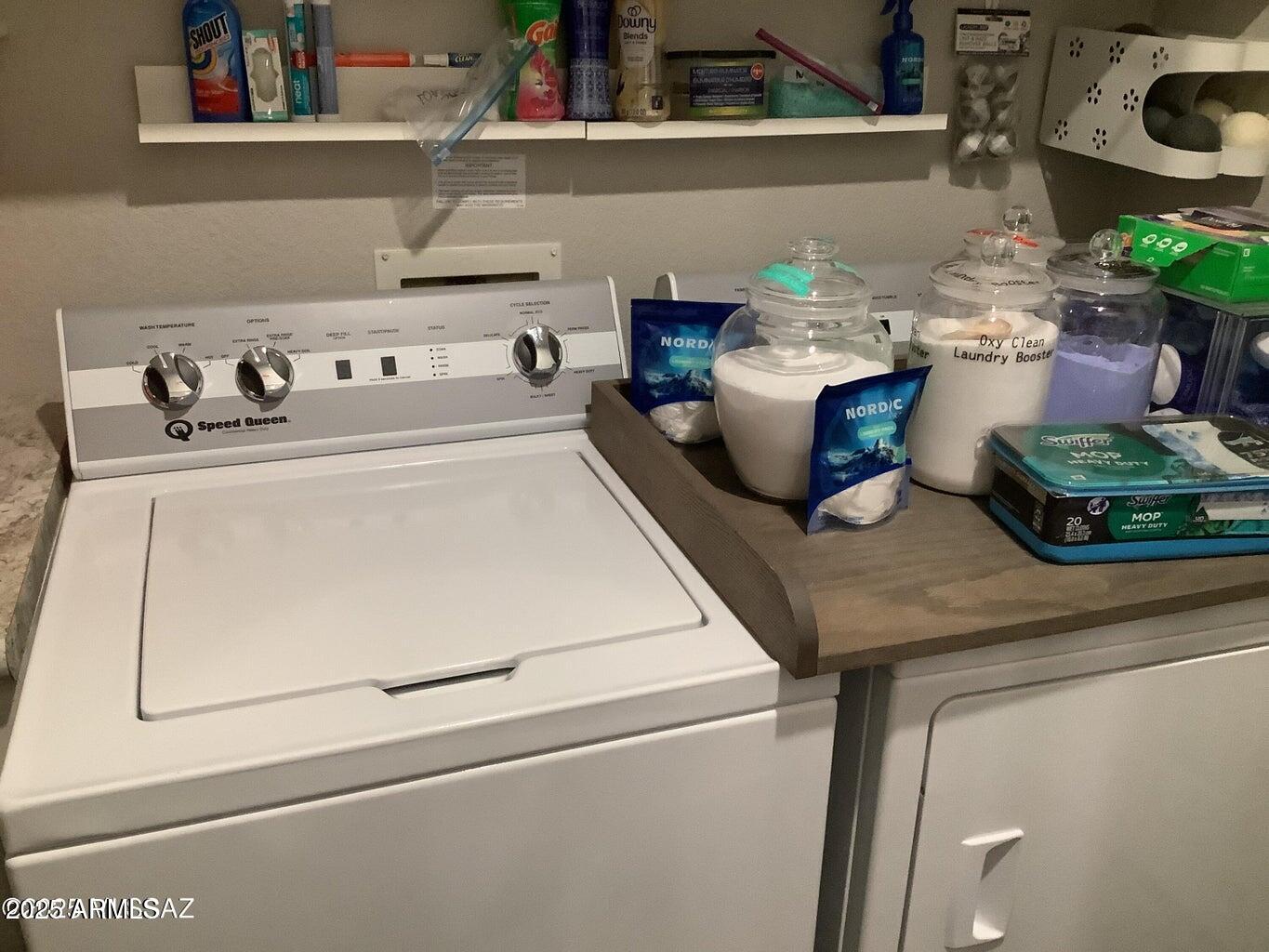 3736 Jackson Lane Willcox, AZ 85643 - Photo 11 of 36 a utility room with washer and dryer
