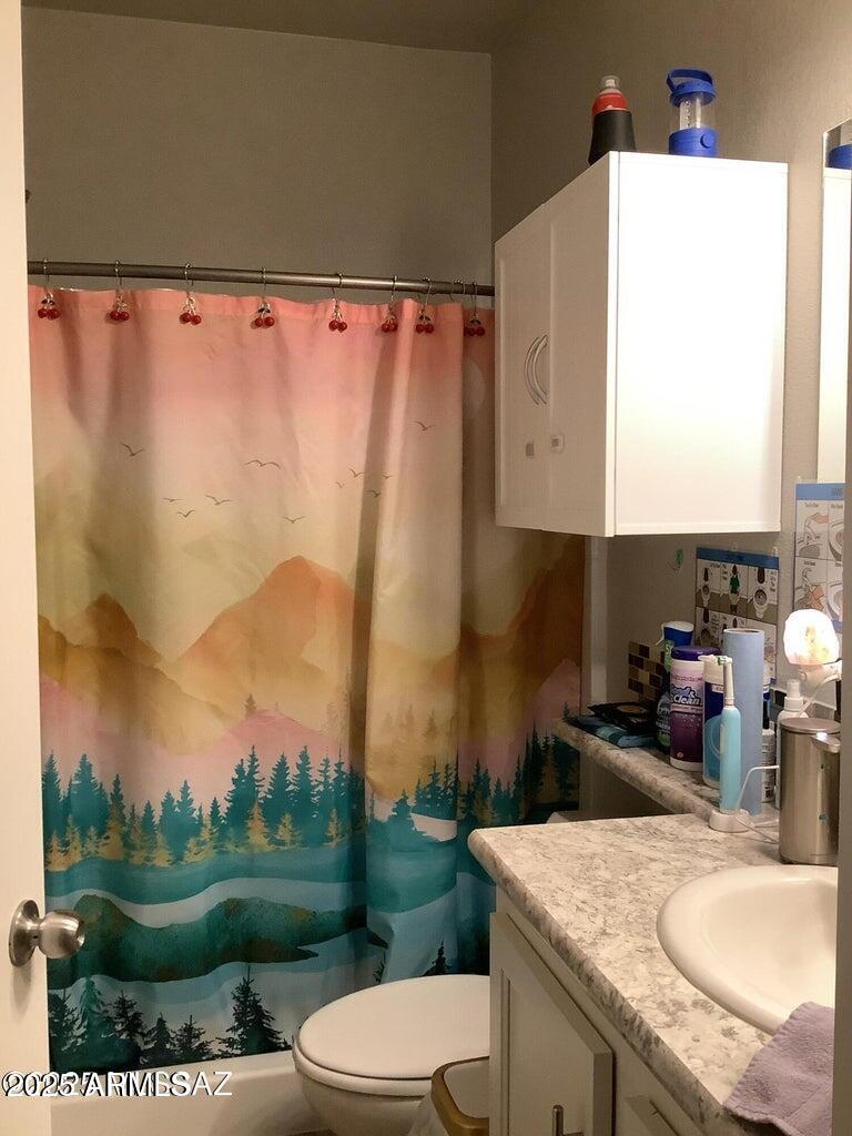 3736 Jackson Lane Willcox, AZ 85643 - Photo 16 of 36 a bathroom with a granite countertop sink a toilet and a bathtub