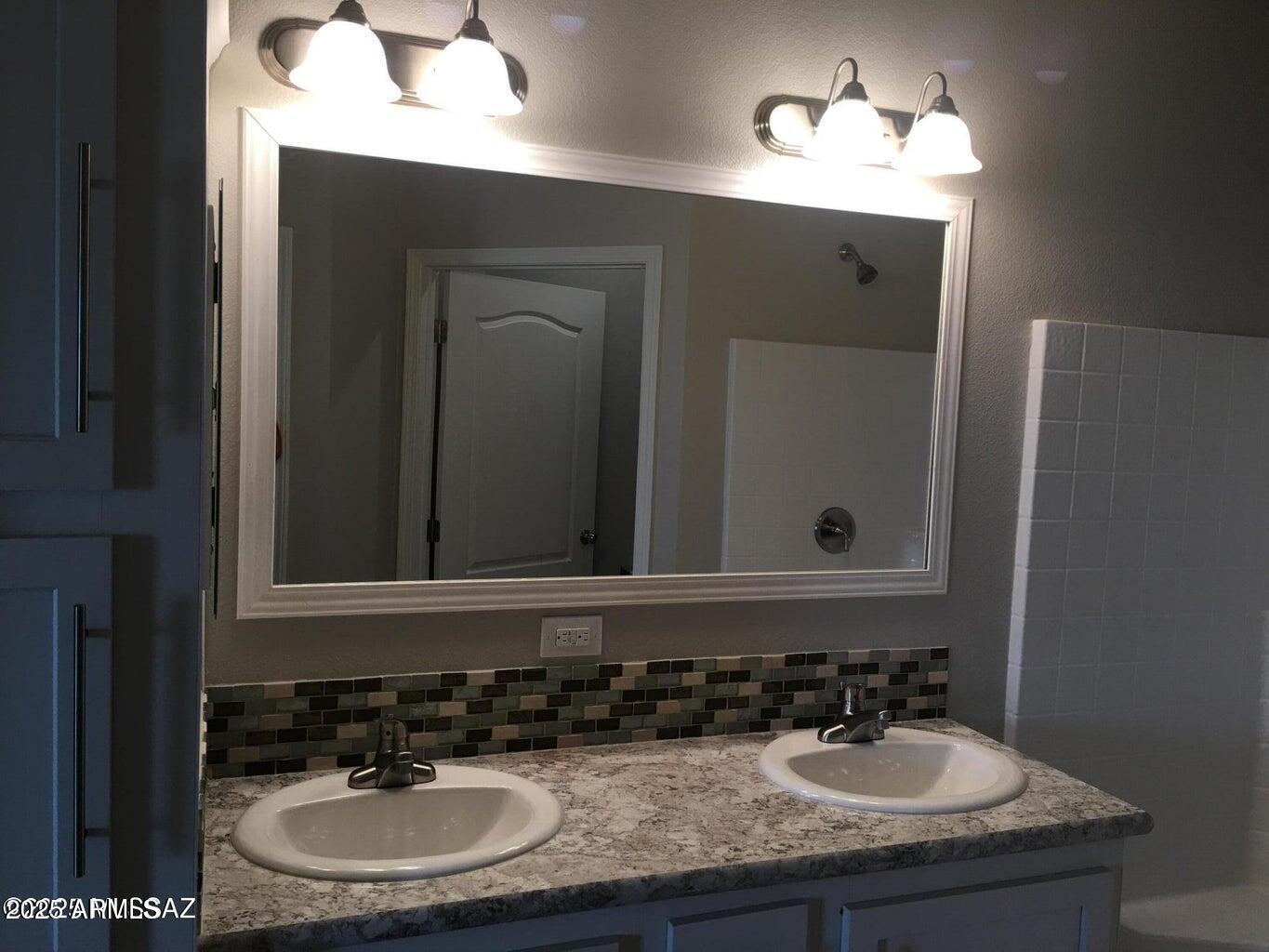 3736 Jackson Lane Willcox, AZ 85643 - Photo 19 of 36 a bathroom with a sink and a mirror