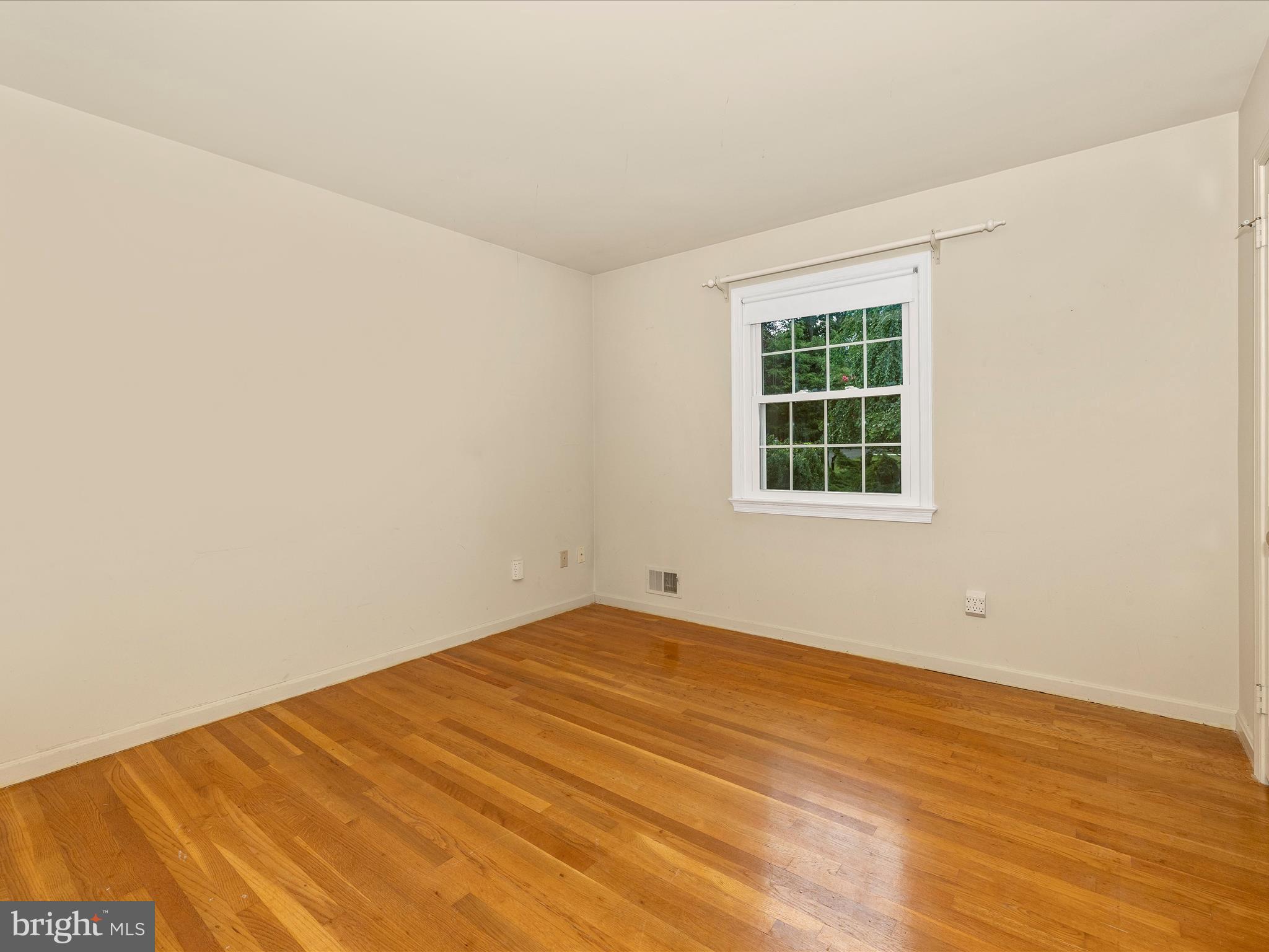 13105 Brandon Way Road Gaithersburg, MD 20878 - Photo 20 of 44 Bedroom 3