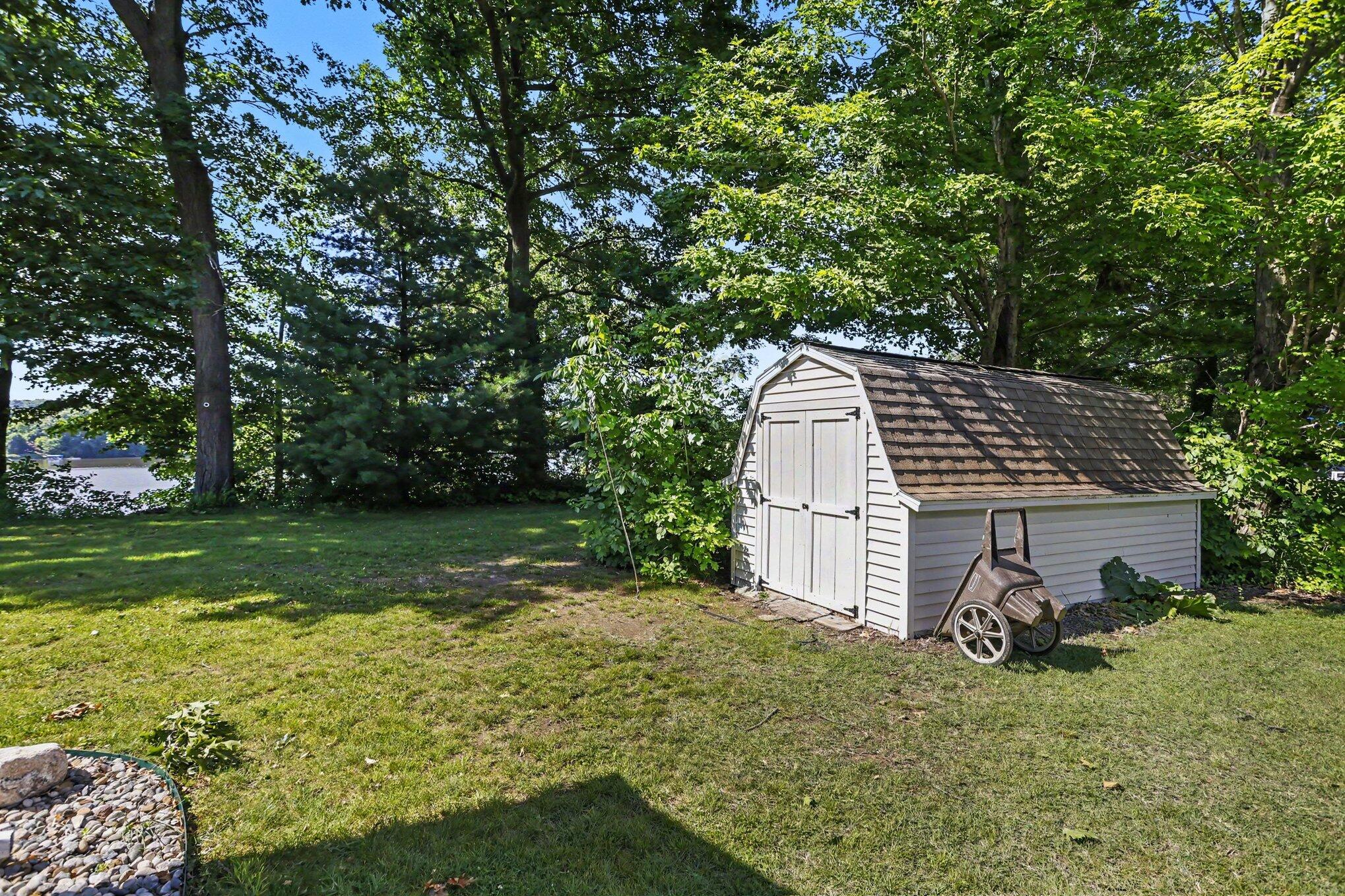 10492 Range Line Road Berrien Springs, MI 49103 - Photo 31 of 40 030_file_8021