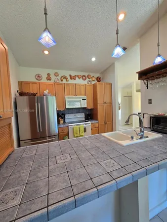 $350,000 | 5 Rogart Circle, Boynton Beach, FL 33426