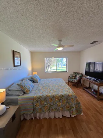 $350,000 | 5 Rogart Circle, Boynton Beach, FL 33426