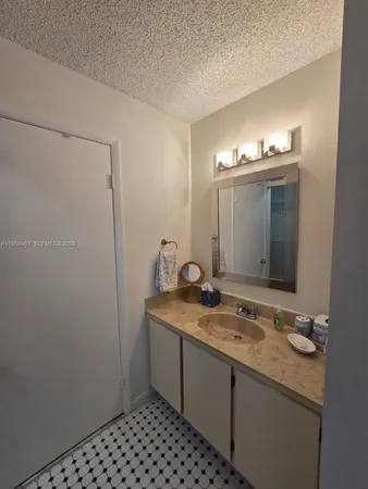 $350,000 | 5 Rogart Circle, Boynton Beach, FL 33426