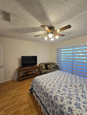 $350,000 | 5 Rogart Circle, Boynton Beach, FL 33426