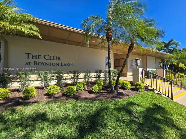 $350,000 | 5 Rogart Circle, Boynton Beach, FL 33426
