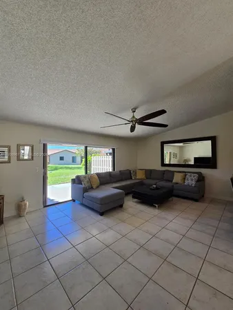 $350,000 | 5 Rogart Circle, Boynton Beach, FL 33426