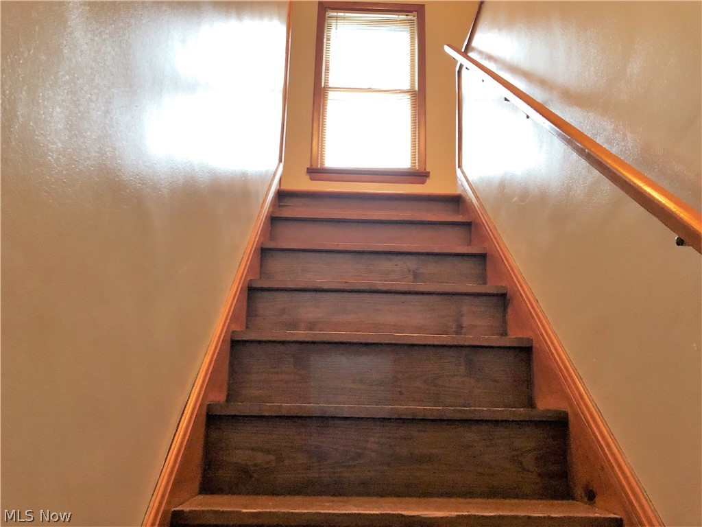 1282 Sunset Road Cleveland, OH 44124 - Photo 8 of 21