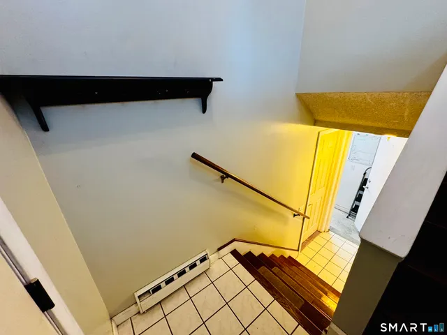 a view of utility room