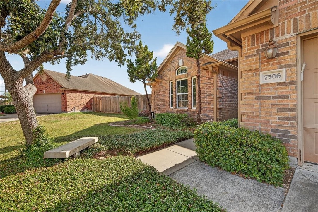 7506 Exeter Corpus Christi, TX 78414 - Photo 40 of 40 front view of a house with a yard