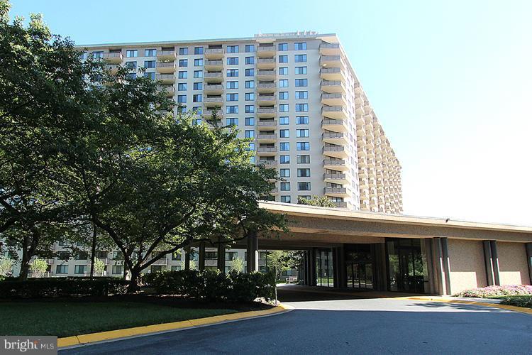 5225 Pooks Hill Road, Unit 406N Bethesda, MD 20814 - Photo 10 of 18 a view of a tall building next to a yard