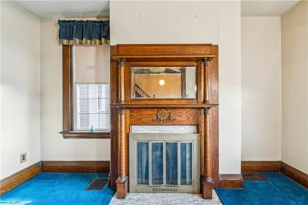 a view of empty room with ceiling fan