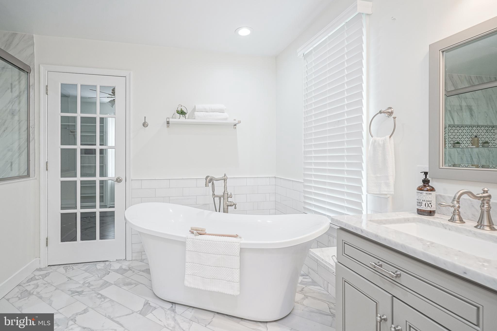6101 Church Road Mount Laurel, NJ 08054 - Photo 29 of 64 a bathroom with a sink and a bathtub