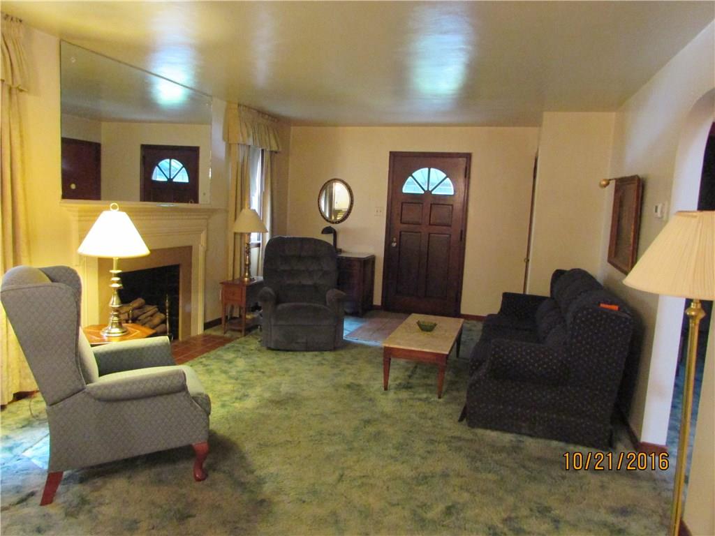 1113 Holmes Street McKees Rocks, PA 15136 - Photo 2 of 12 Living Room