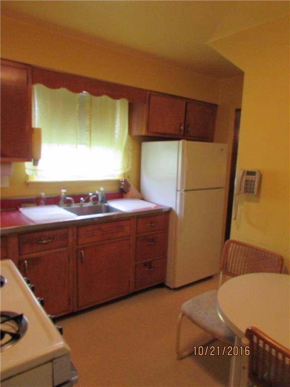 1113 Holmes Street McKees Rocks, PA 15136 - Photo 6 of 12 Kitchen