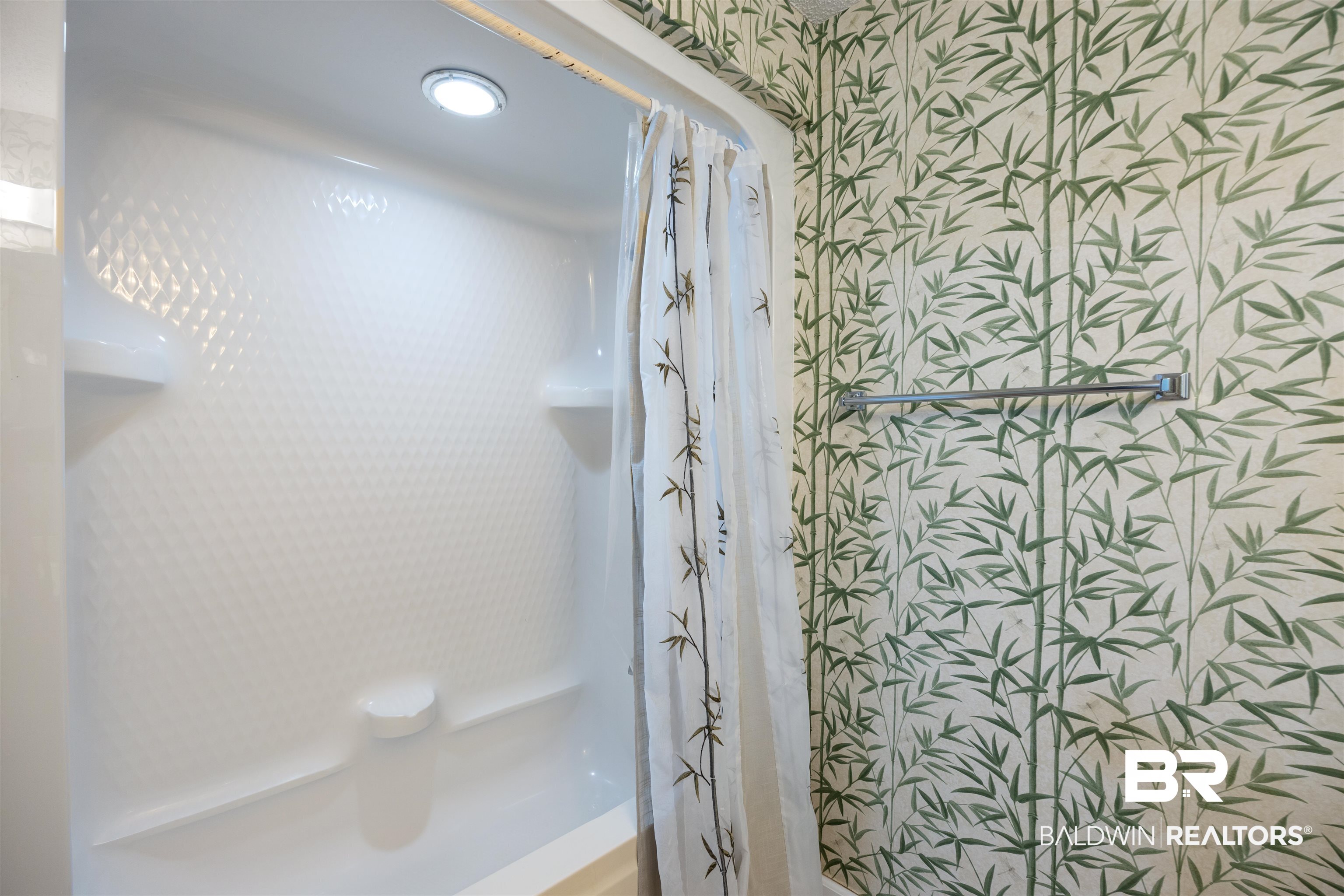 27580 Canal Road, Unit 1431 Orange Beach, AL 36561 - Photo 28 of 73 Full bath with shower / bath combination with curtain