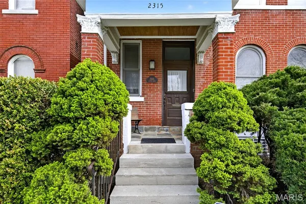 $399,000 | 2315 Russell Boulevard, St. Louis, MO 63104