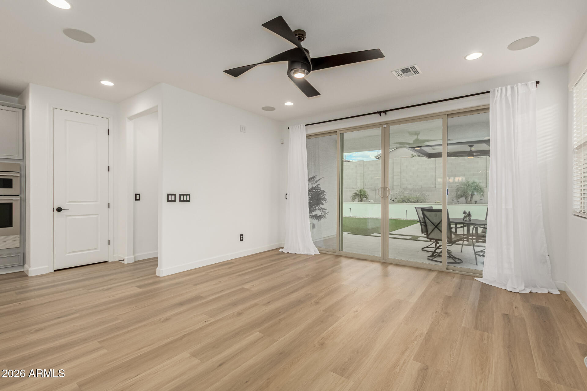 11985 South 173rd Avenue Goodyear, AZ 85338 - Photo 21 of 78 Sliding doors leading to patio