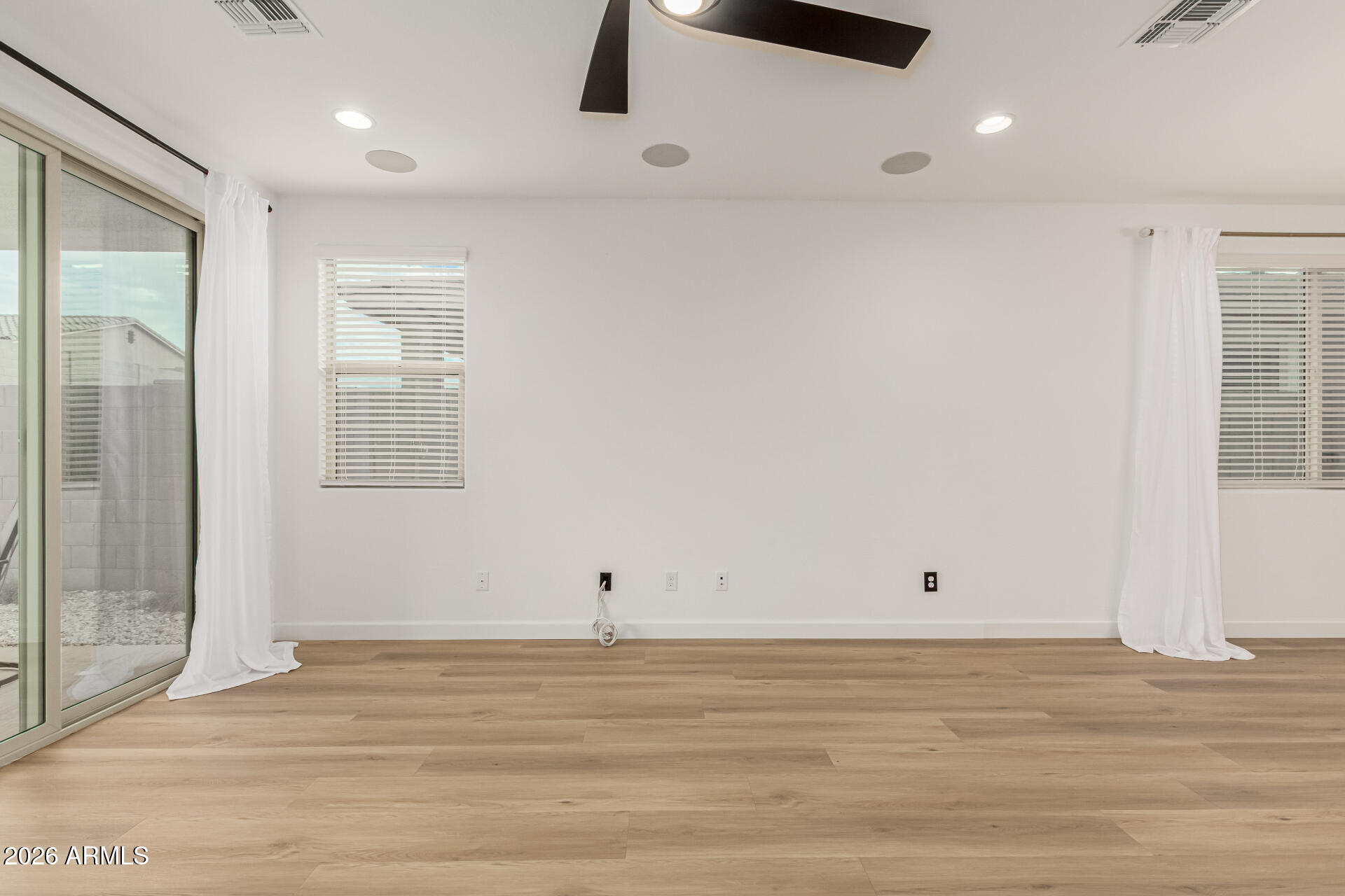 11985 South 173rd Avenue Goodyear, AZ 85338 - Photo 22 of 78 Elegant window treatments