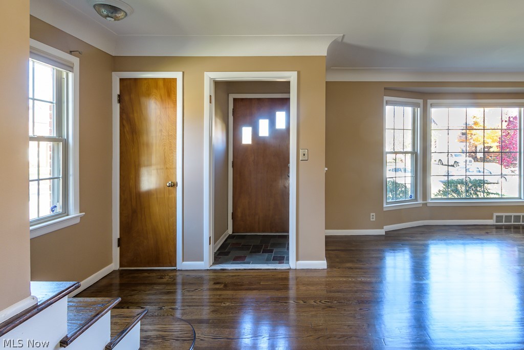 3862 Faversham Road Cleveland, OH 44118 - Photo 6 of 29 Gallery Image 6