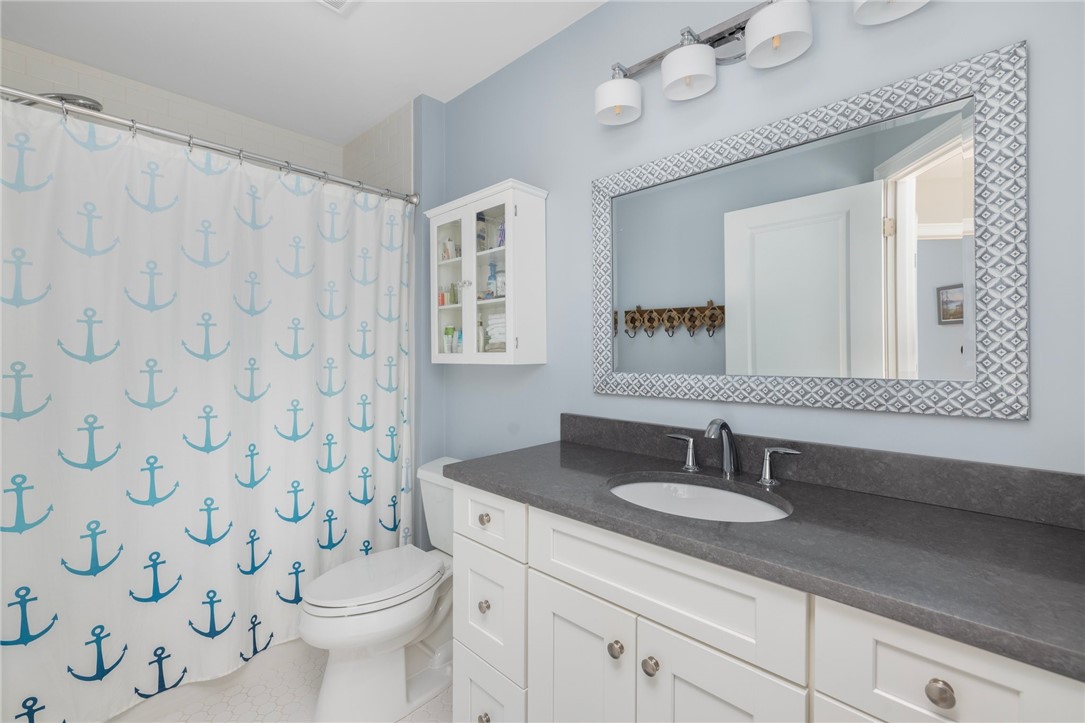 100 Algonquin Road, Unit 22 Narragansett, RI 02882 - Photo 18 of 26 3rd floor bath