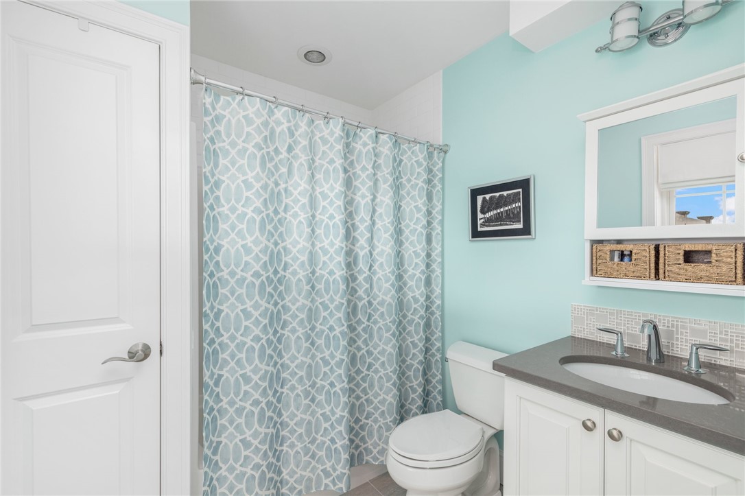 100 Algonquin Road, Unit 22 Narragansett, RI 02882 - Photo 21 of 26 1st floor bath