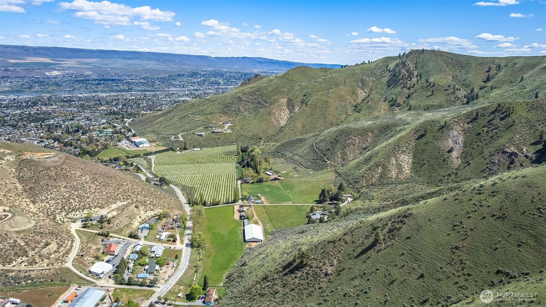 -nna Number 2 Canyon Road Wenatchee, WA 98801 - Photo 12 of 29 a view of a yard near a mountain