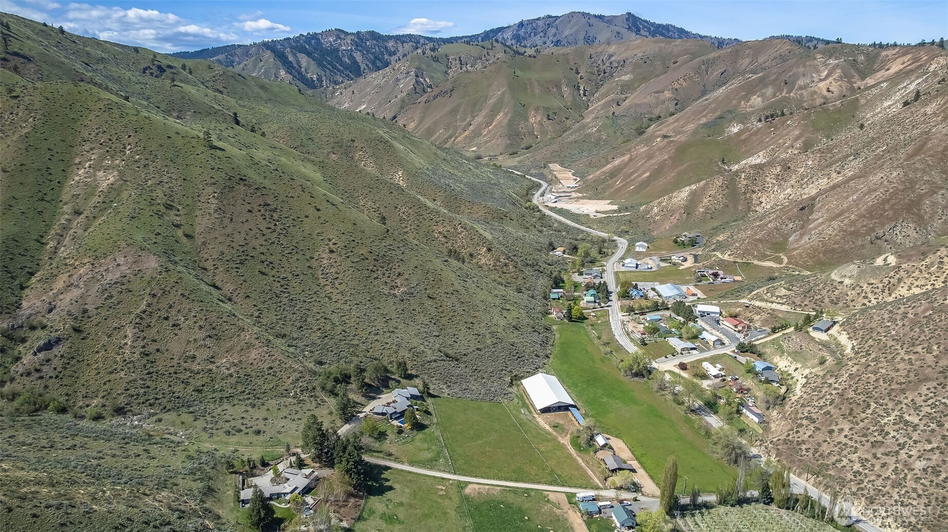 -nna Number 2 Canyon Road Wenatchee, WA 98801 - Photo 17 of 29 a view of a city