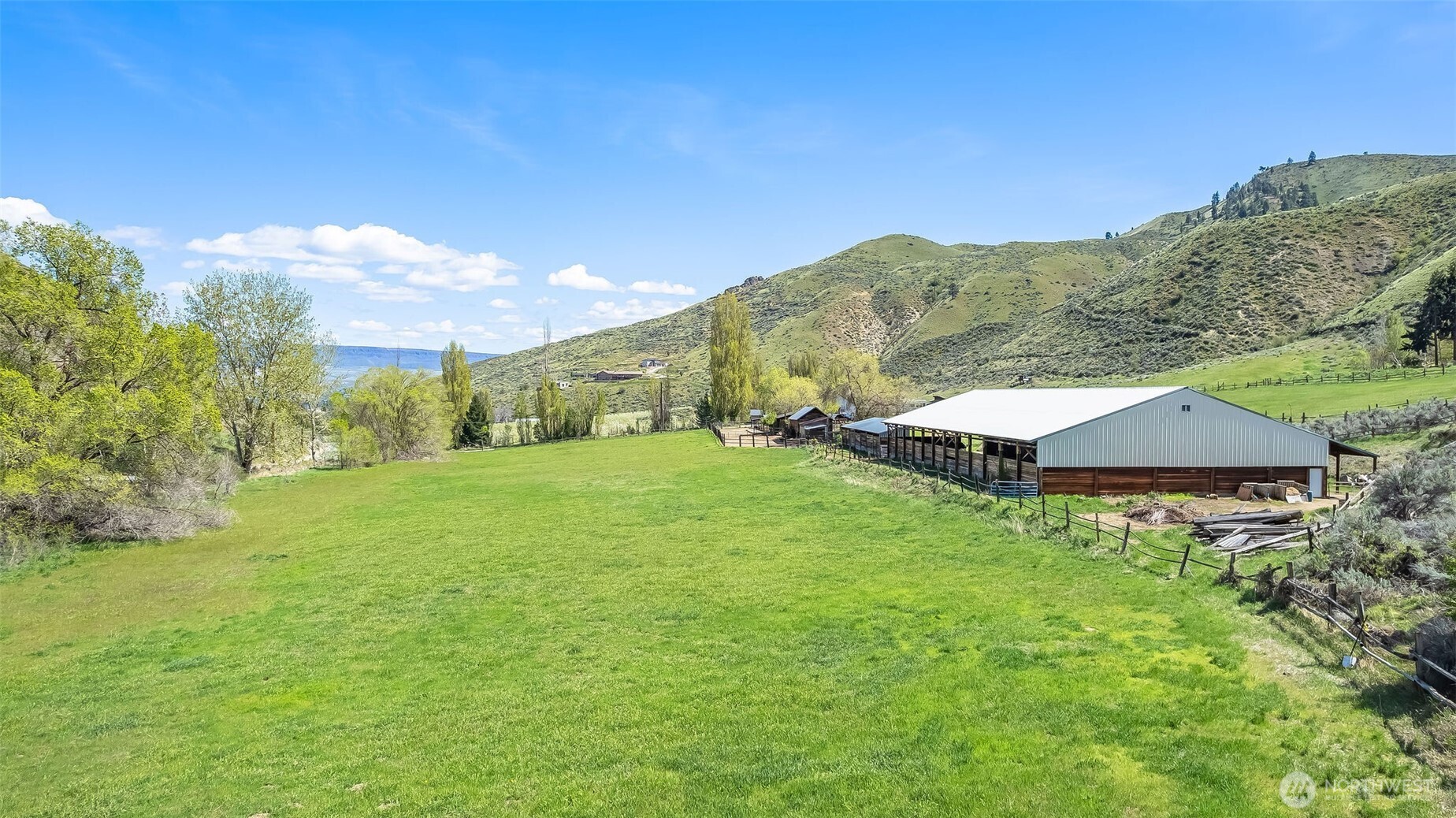 -nna Number 2 Canyon Road Wenatchee, WA 98801 - Photo 23 of 29 a view of a field with an ocean