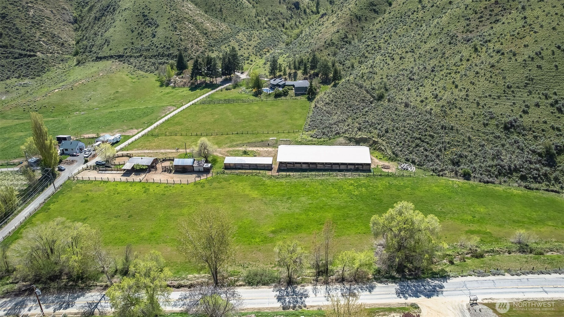 -nna Number 2 Canyon Road Wenatchee, WA 98801 - Photo 3 of 29 a view of a garden with an outdoor space