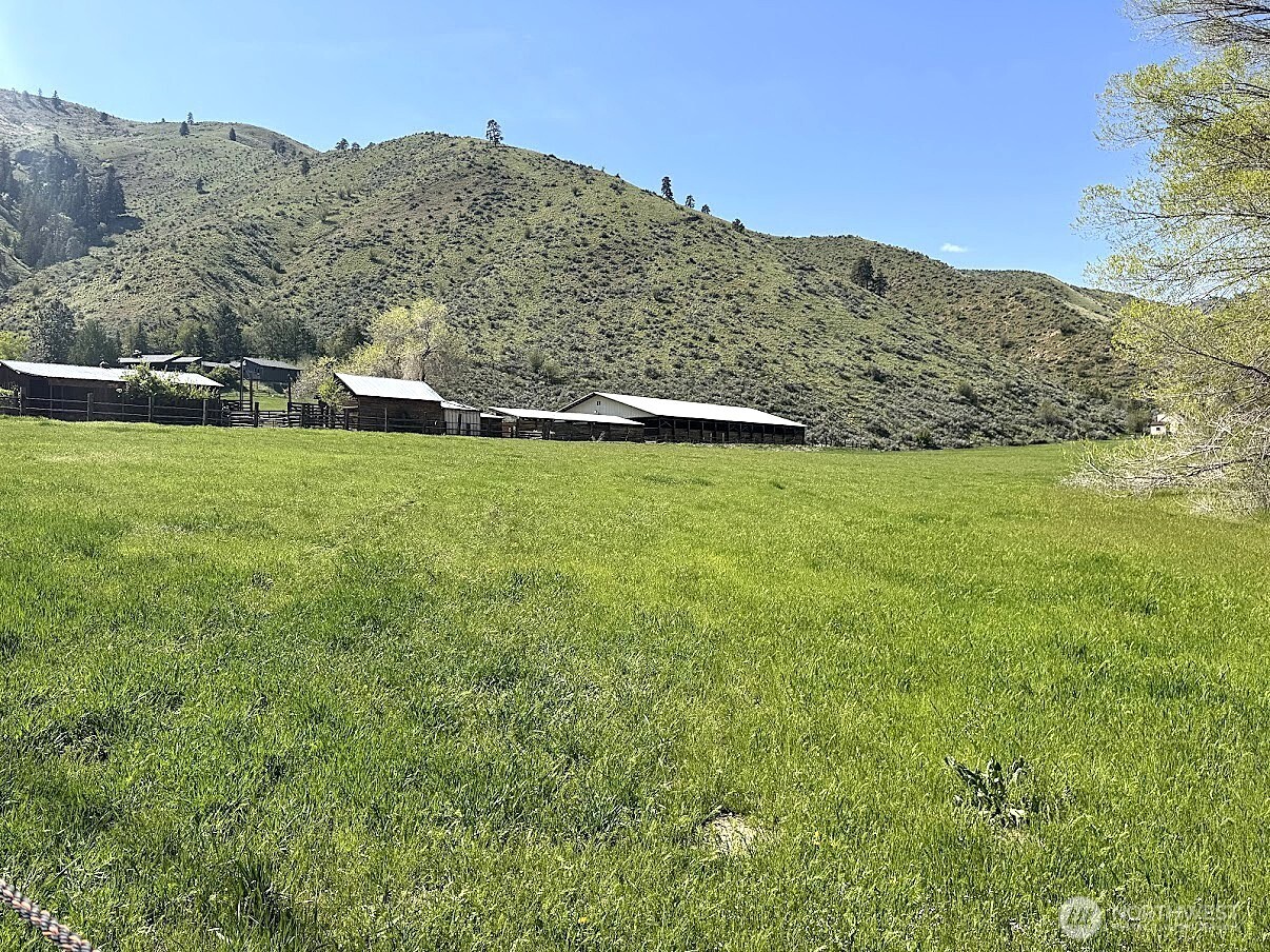 -nna Number 2 Canyon Road Wenatchee, WA 98801 - Photo 5 of 29 a view of a mountain