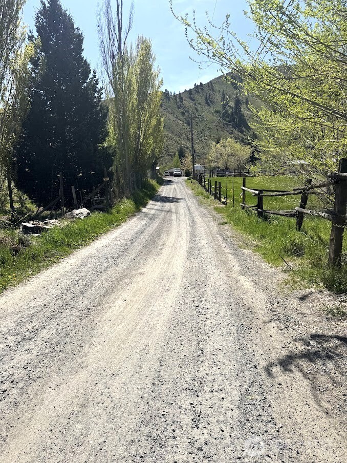 -nna Number 2 Canyon Road Wenatchee, WA 98801 - Photo 9 of 29 a view of a road with a yard