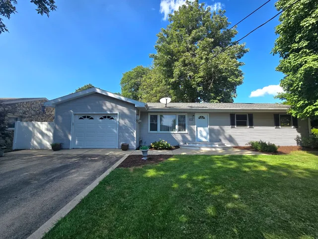 $170,000 | 235 Hanson Drive, Clifton, IL 60927
