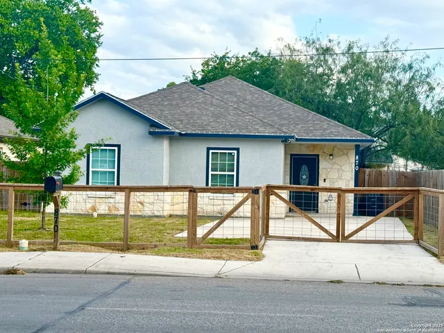 $234,900 | 870 West Southcross Boulevard, San Antonio, TX 78211