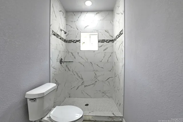 $234,900 | 870 West Southcross Boulevard, San Antonio, TX 78211