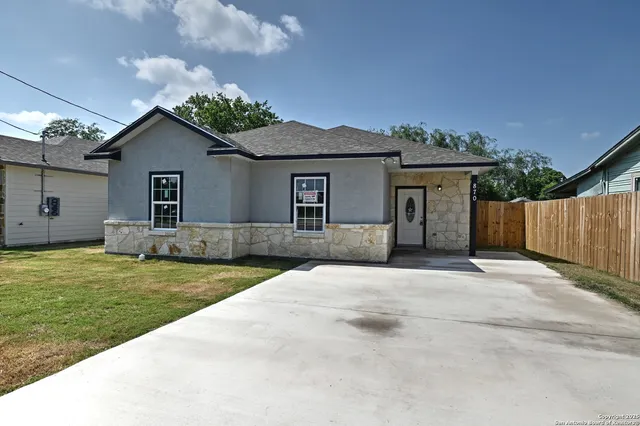 $234,900 | 870 West Southcross Boulevard, San Antonio, TX 78211