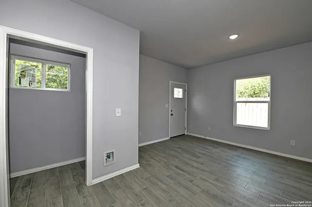 $234,900 | 870 West Southcross Boulevard, San Antonio, TX 78211