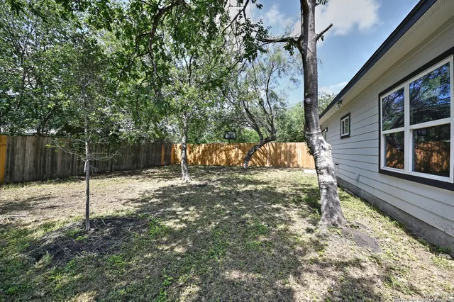 $234,900 | 870 West Southcross Boulevard, San Antonio, TX 78211