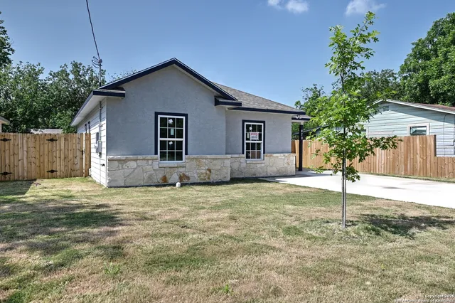 $234,900 | 870 West Southcross Boulevard, San Antonio, TX 78211