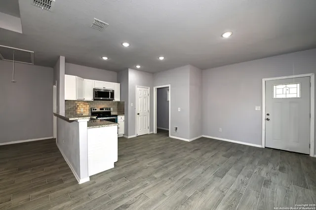 $234,900 | 870 West Southcross Boulevard, San Antonio, TX 78211